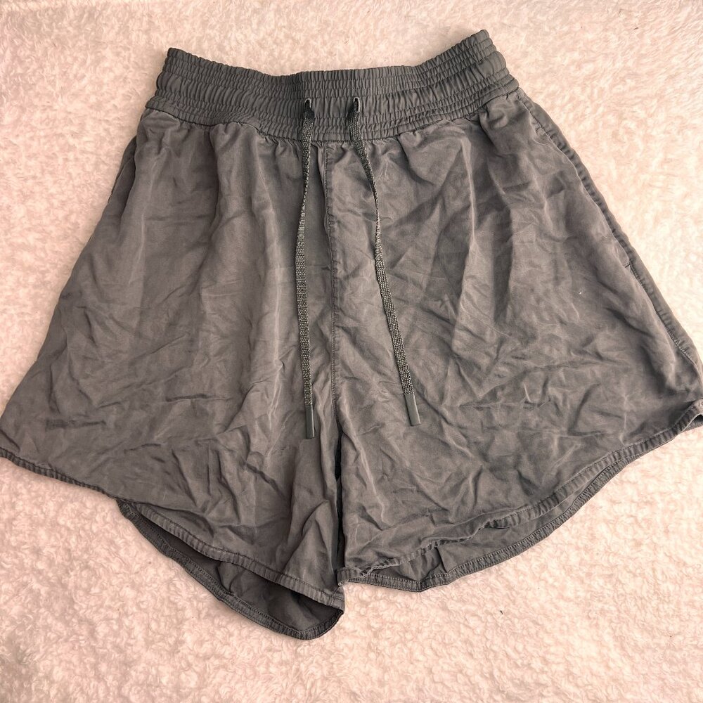 Lululemon Feeling Femme Short 5.5"